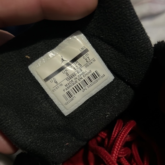 Jordan’s retro 12s used a few minor scuff as u see on pic - Picture 9 of 11